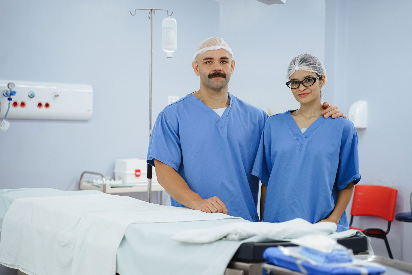 Dr. Marcos Aurélio e Dra. Yasmin Carvalho no hospital