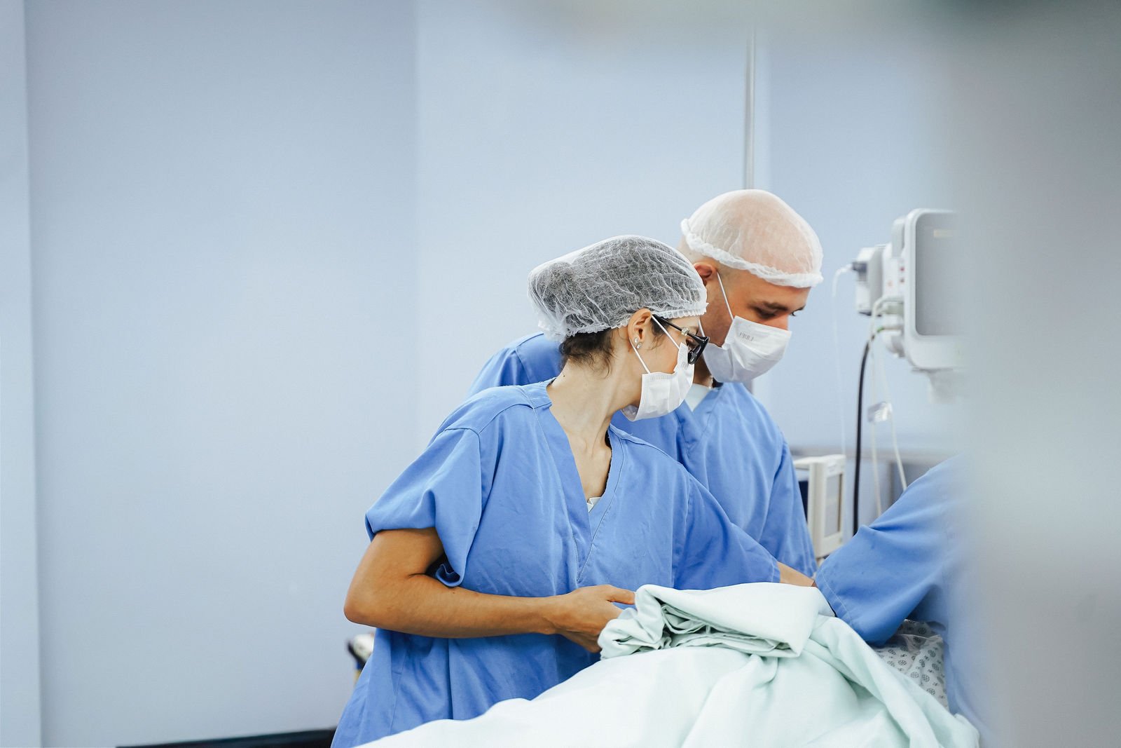 Dr. Marcos Aurélio e Dra. Yasmin Carvalho na equipe médica