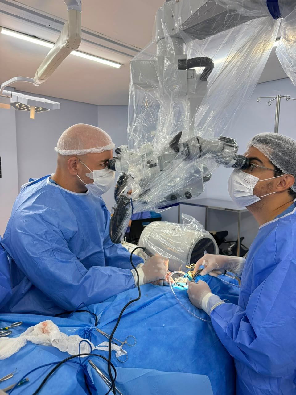 Dr. Marcos Aurélio em cirurgia